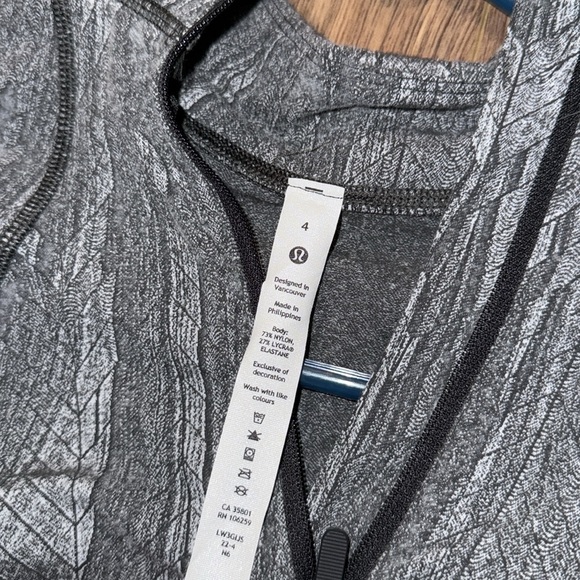 Womens Lululemon Quarter Zip - Picture 2 of 2
